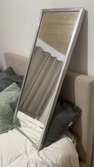 Espelho com moldura de aluminio