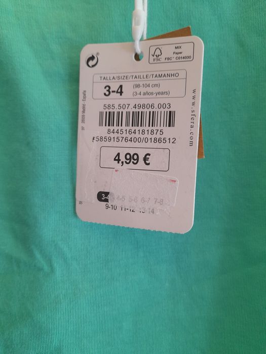 Top verde com borboleta estampada em prata brilhante