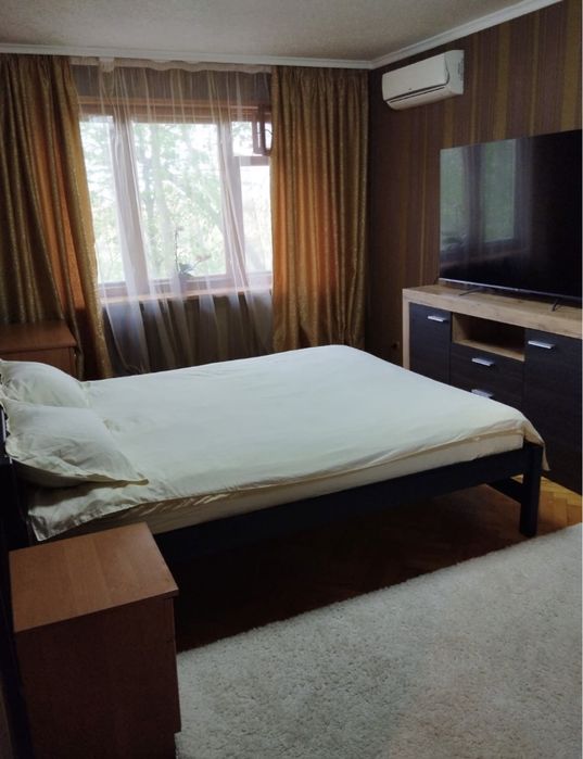 Продаж 3 кімнати . Чудова квартиртира в розвиненому районі .Вул Світла