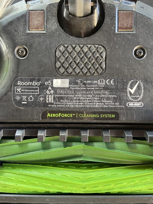 Robot odkurzający sprzątający firmy iRobot Roomba e5