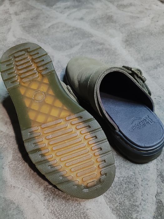 Dr. Martens mule klapki skórzane khaki oliwkowe 37