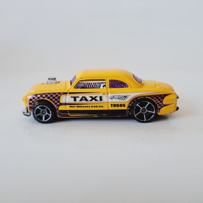 Carrinho Hot Wheels Taxi T9595