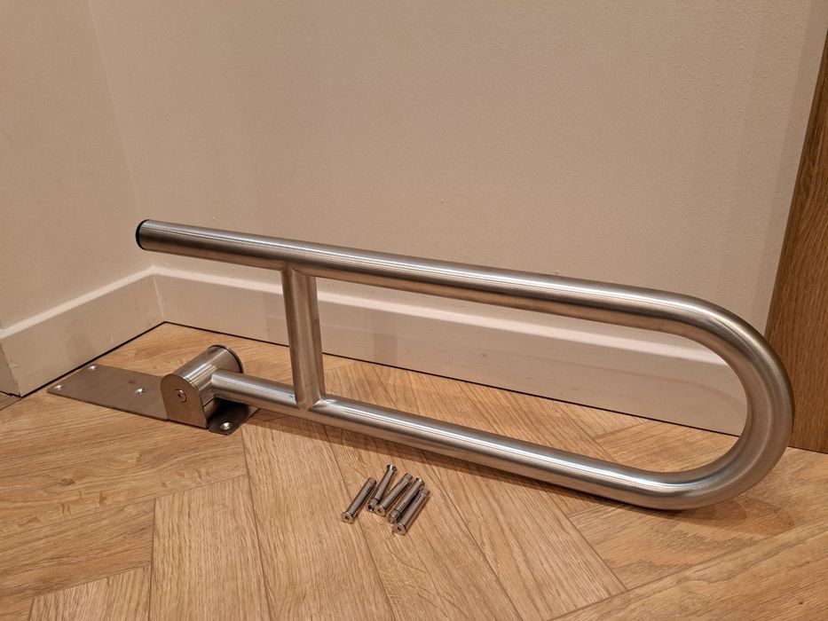 Składany uchwyt ścienny do toalet