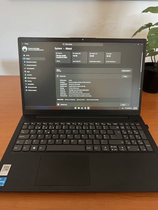 Lenovo V15 | i5 12ª geração | 16GB RAM (2x8GB) 3200Mz | Intel Iris Xe | 250GB SSD
