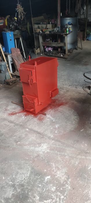 Podajnik na trociny zrębki owies pellet. Biomasa