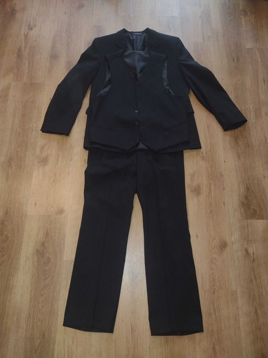 Elegancki czarny garnitur w paski