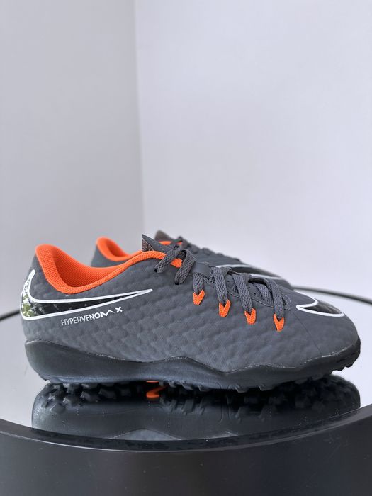 Отличные  популярные сороконожки копочки бампы  Nike HyperVenom X