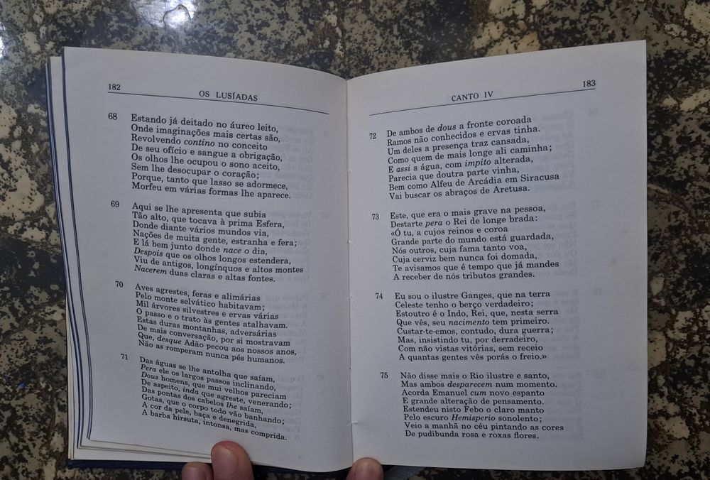 Livro "Os Lusíadas" de Luís de Camões - Porto Editora