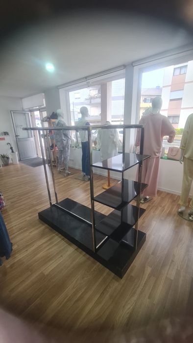 Movel / Expositor com prateleiras