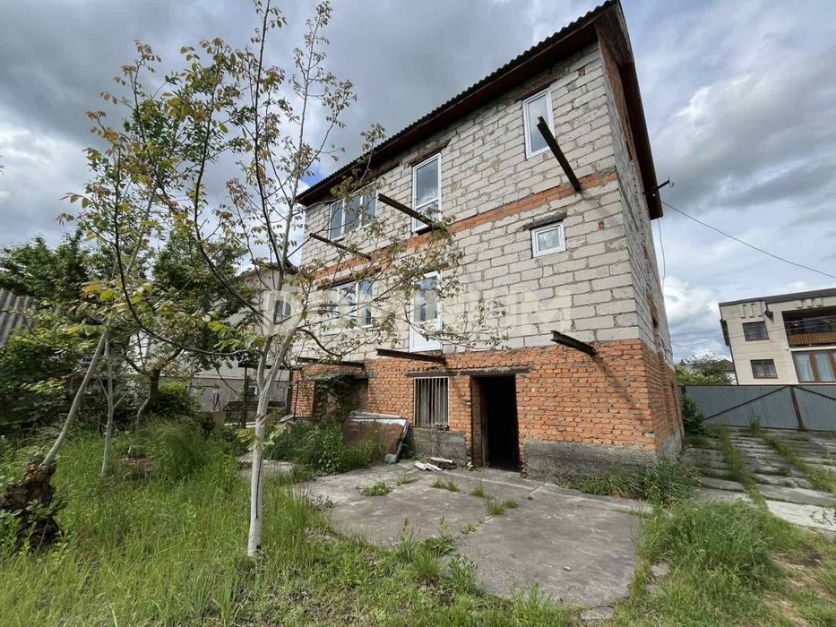 Продається будинок в м.Тячів