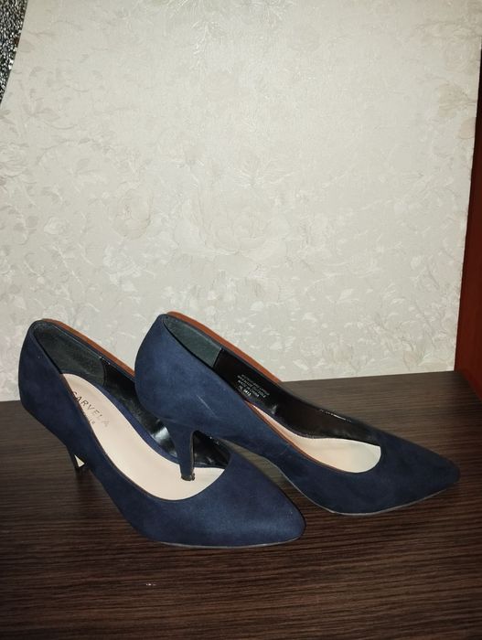 Жіночі туфлі.   .