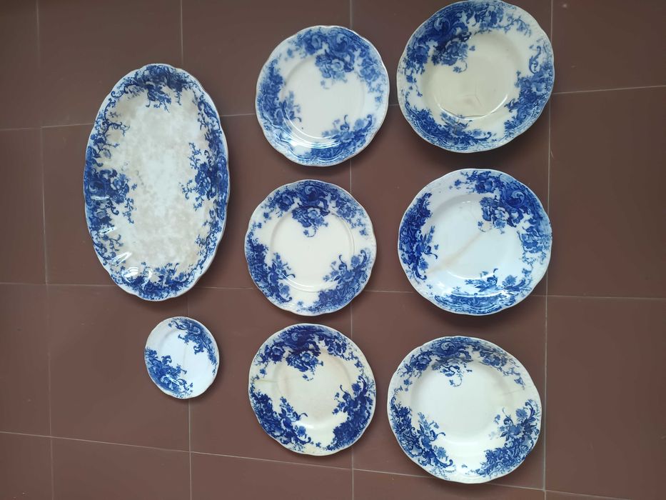 Grande travessa e pratos de loiça de Sacavém Togo(sec XIX), desde 10€