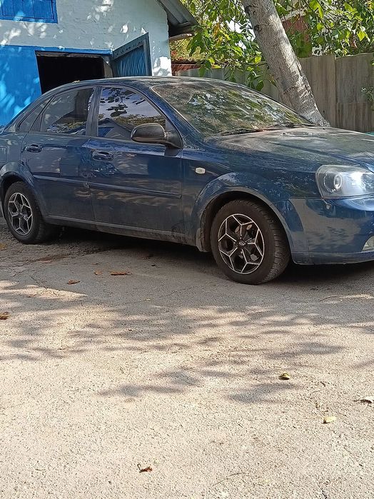 Продам Лачетти,после дтп ,на ходу