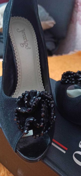 Нарядні жіночі туфлі з натуральної замші