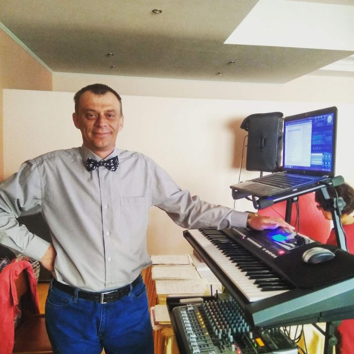 Музичний супровід Музика і Тамада  послуги Dj диджей та ведучий.