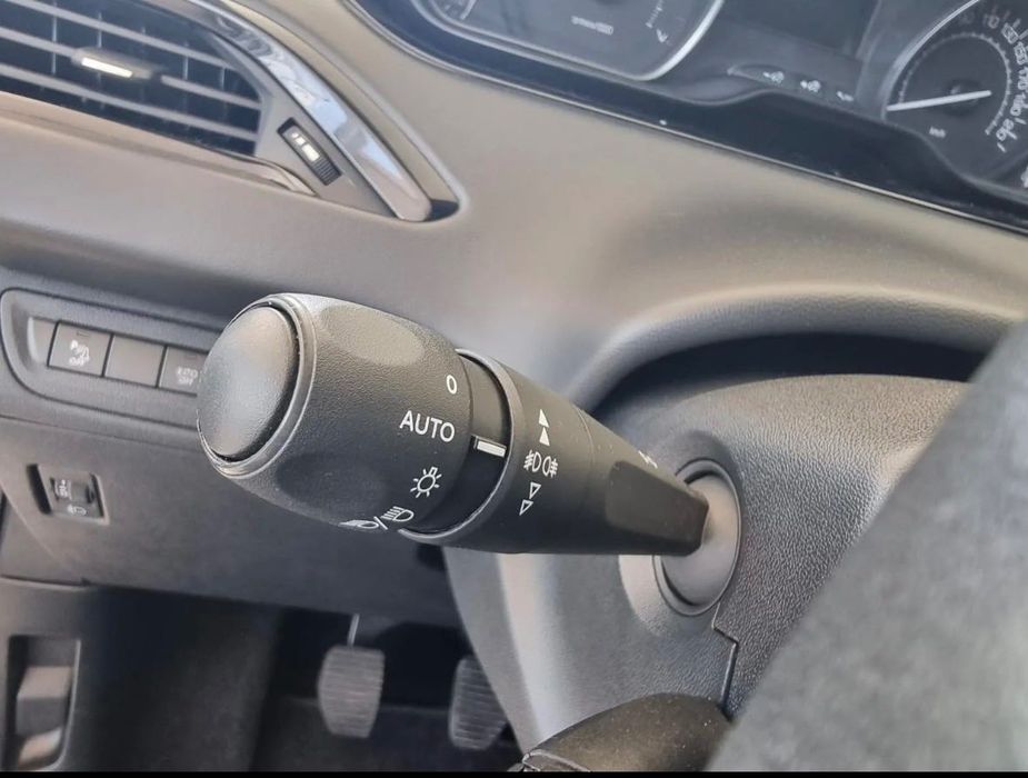 Peugeot 208 ano 2018