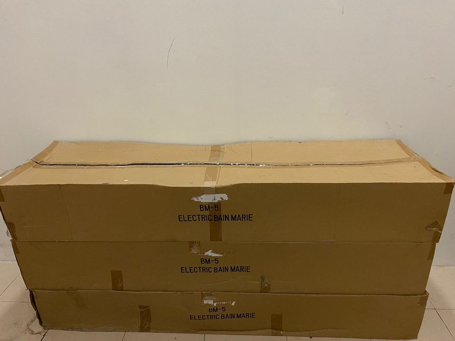 Vende se 3. Buffet completo, com louças, caçarolas, supera elétrica.