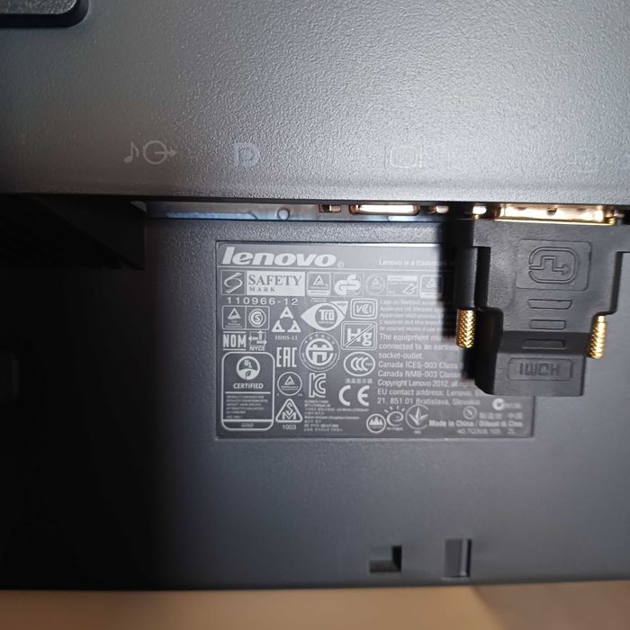 Monitor Lenovo de 24" LT2452pwC425906882101923842