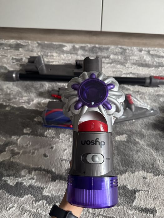 Пилосос Dyson V8