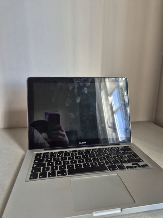 MacBook 2008 without charger64283856356993123