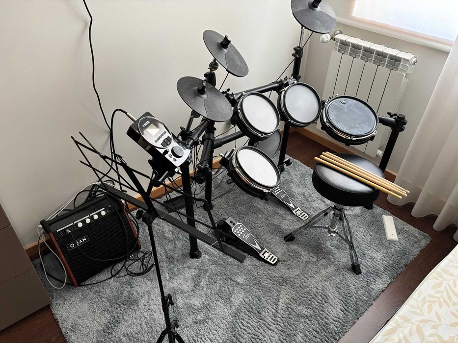 Vendo Fame DD 6600 E-Drum Set c/ opção de Monitor OQAN SK 50