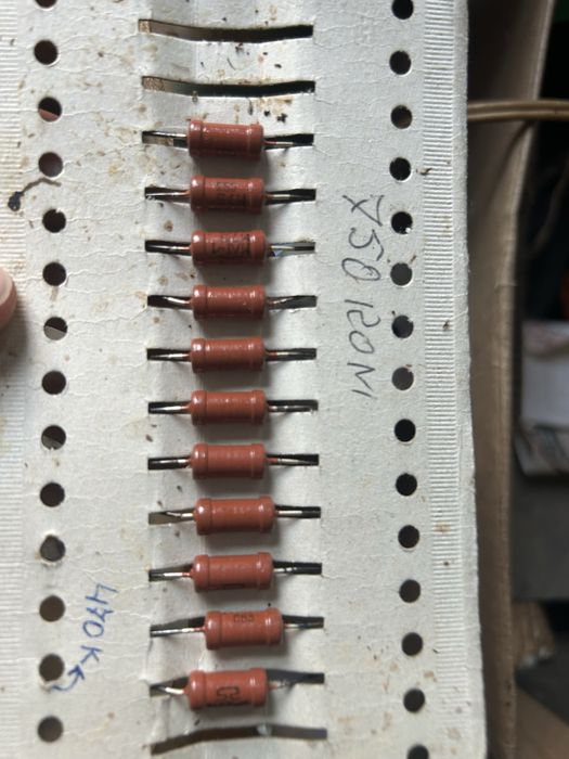 Постійні резистори з дротяними висновками