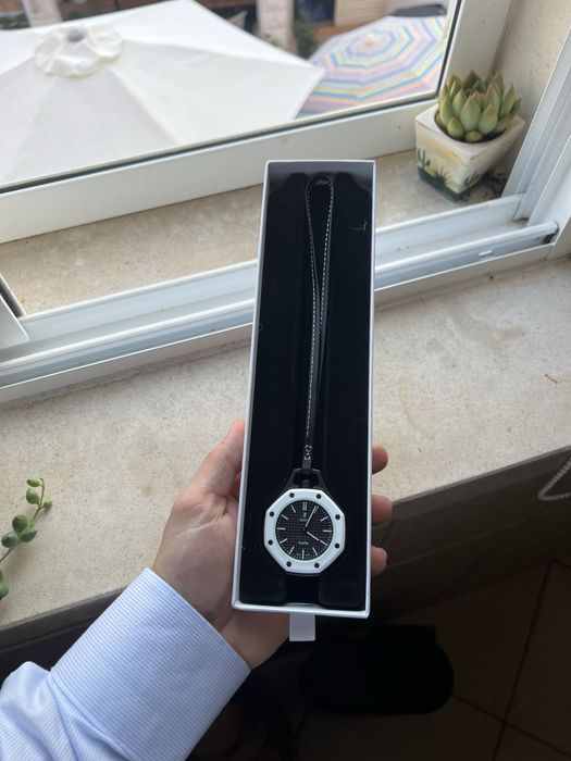 Swatch Royal Pop - Ocho Negro