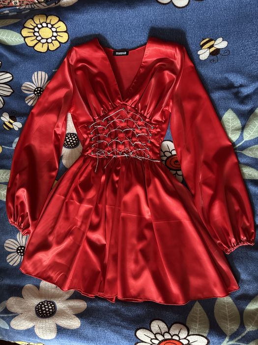 Сукня жіноча червоного кольору М розмір