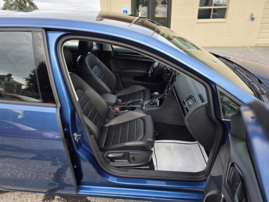 Volkswagen Golf      2017