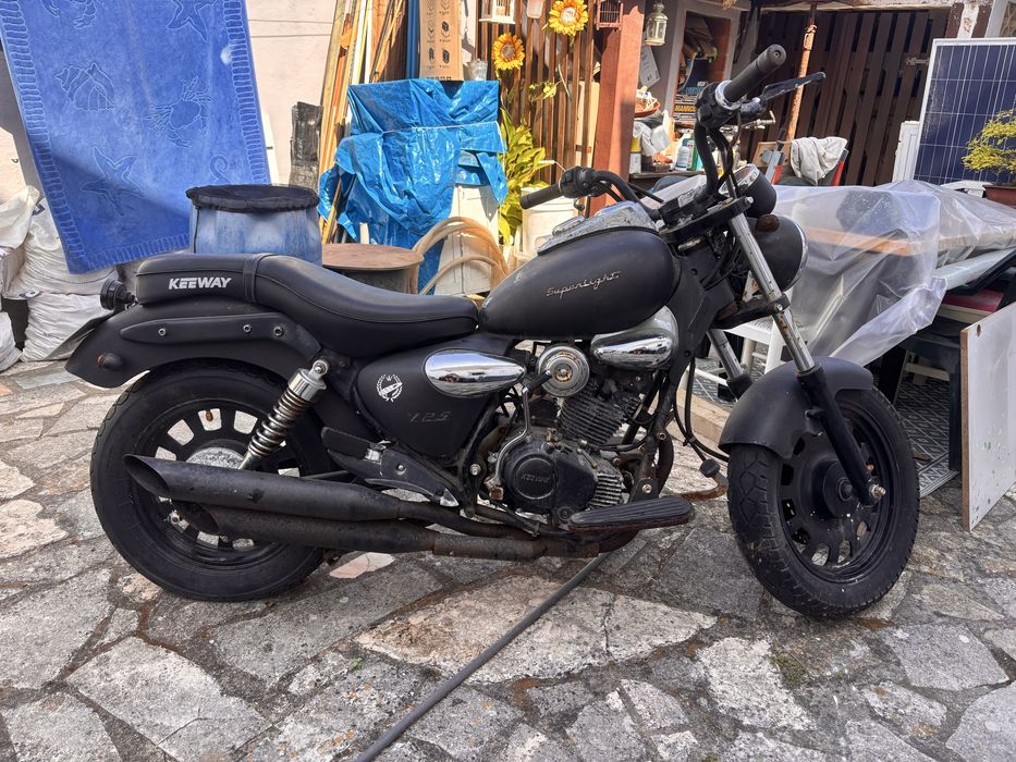 Mota Keeway superlight avariada