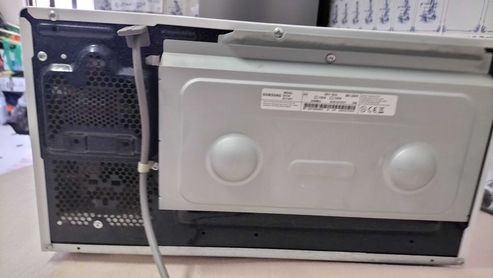 Micro-ondas Samsung GE732K - 20 L - 750 W em óptimo estado