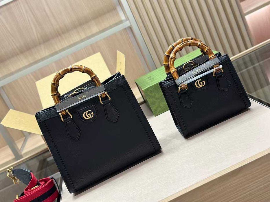 Bolsa feminina em couro    210618.