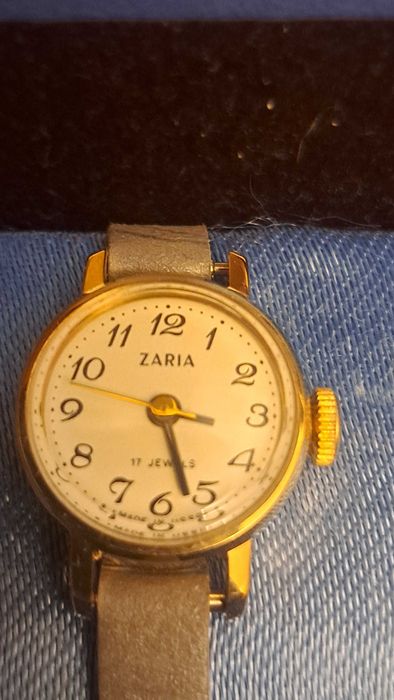 7. Zegarek damski ZARIA z lat 80