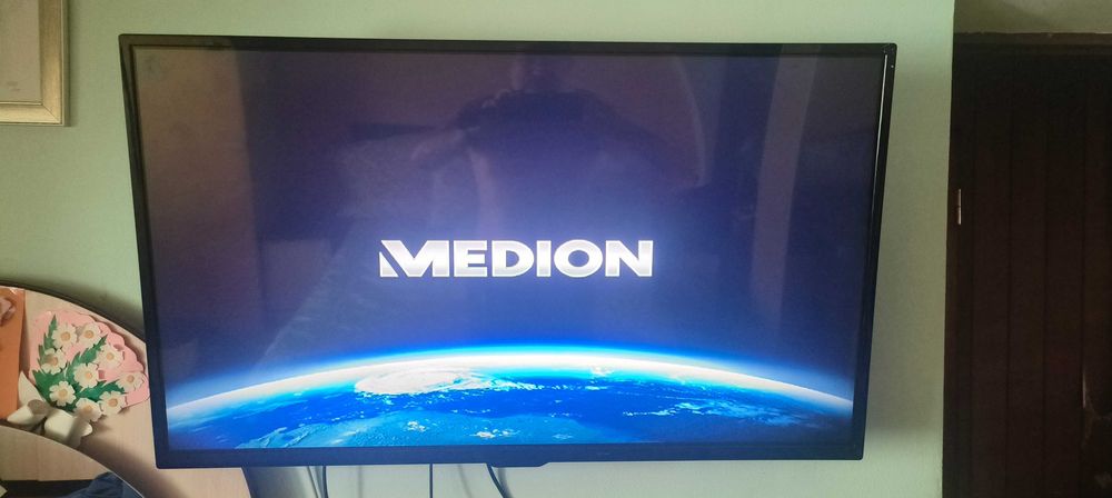 Телевізор 42 Medion MD 30889 LED Full HD Smart TV