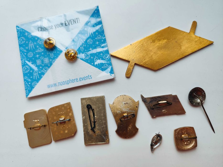 Різні значки сучасні і радянскі