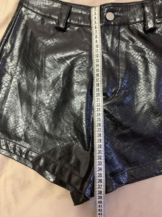 Шорти шкіряні жіночі