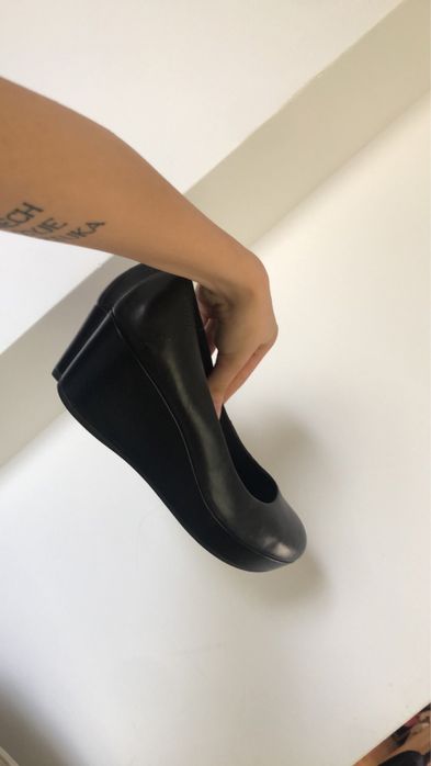 Eleganckie skorzane wygodne buty czolenka na koturnie Vagabond 40