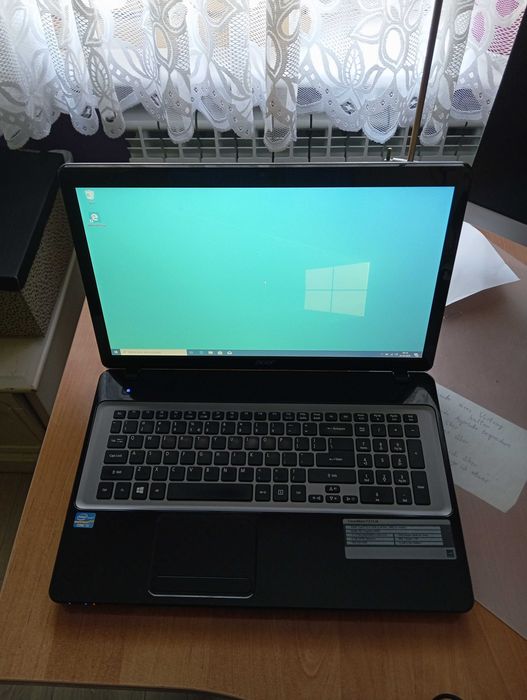 Laptop ACER TravelMate P273-M