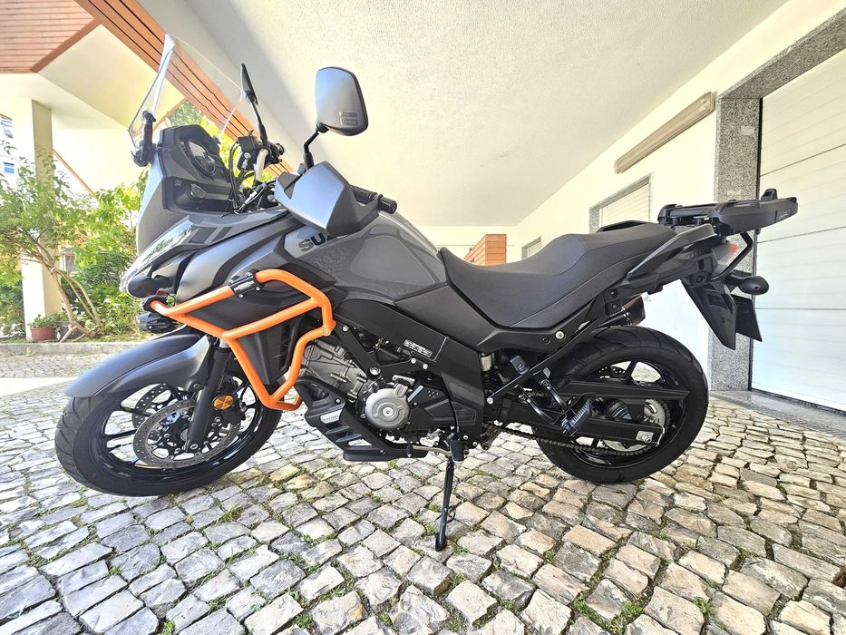 Suzuki DL 650 VSTROM de 2025 com 9.400 kms Garantia até 2028 Aceito Troca