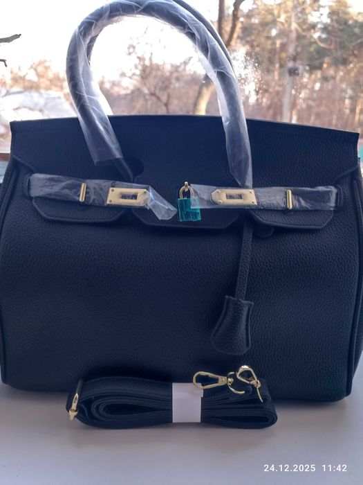 Сумка Hermes нова в чорному кольорі.