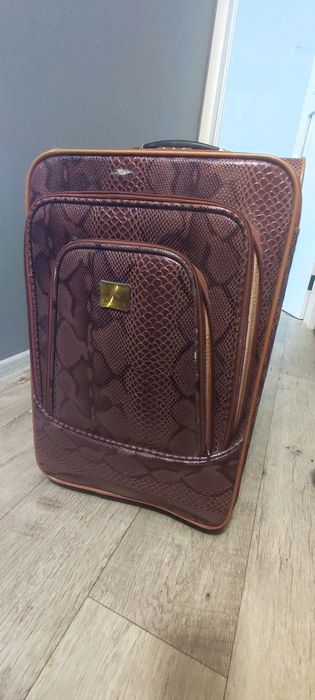 Продам дорожну валізу
