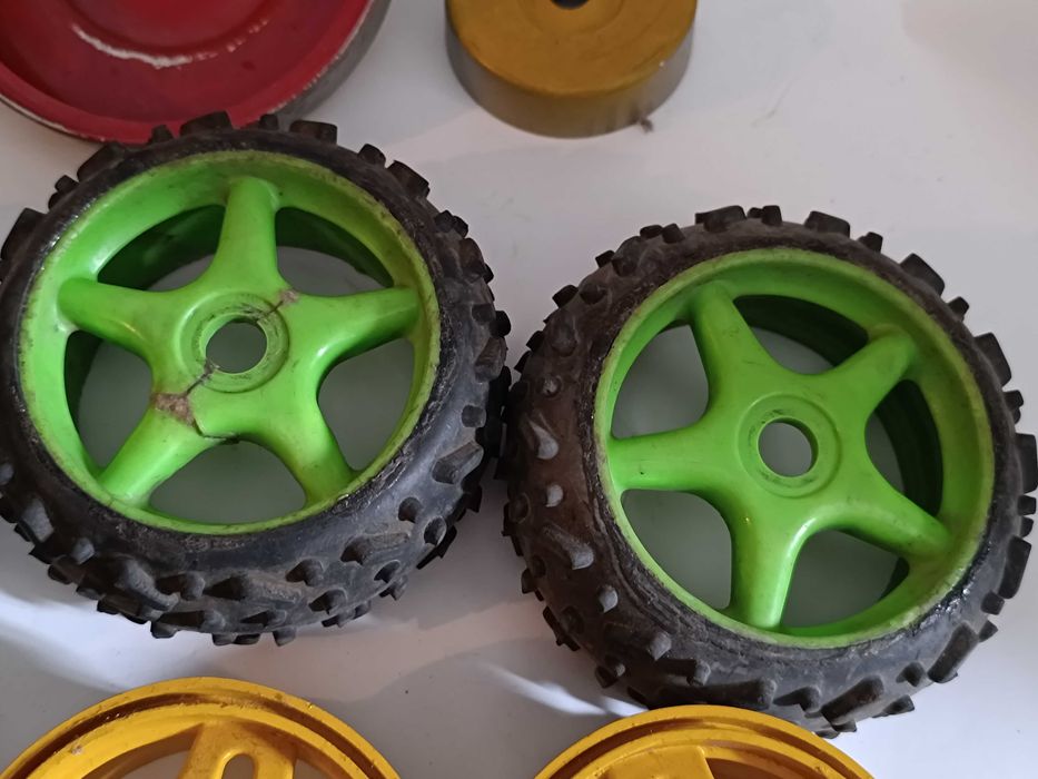 Pneus e Jantes para Carros e Carrinhos