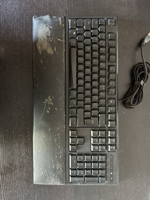 Teclado Razer Ornata Chroma RGB com apoio de pulso