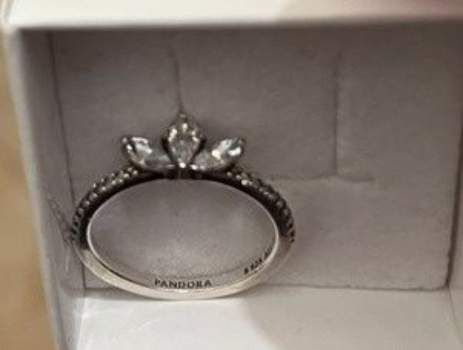 Anel da Pandora com caixa