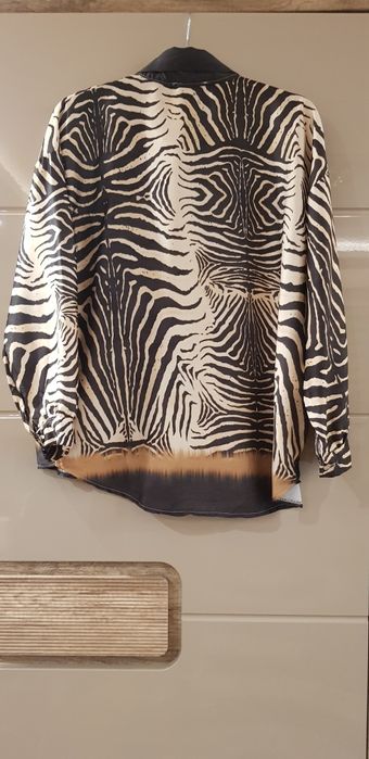 Komplet spodnie z bluzką rozpinaną zebra
