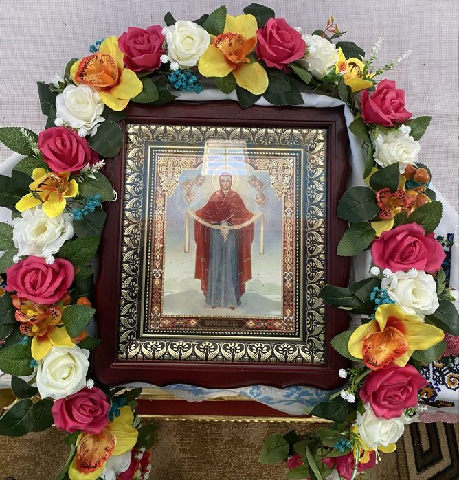 Віночок на ікону, гірлянда з штучних квітів на ікону, церковний вінок