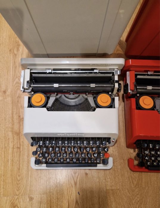 Máquinas de escrever Olivetti Valentine