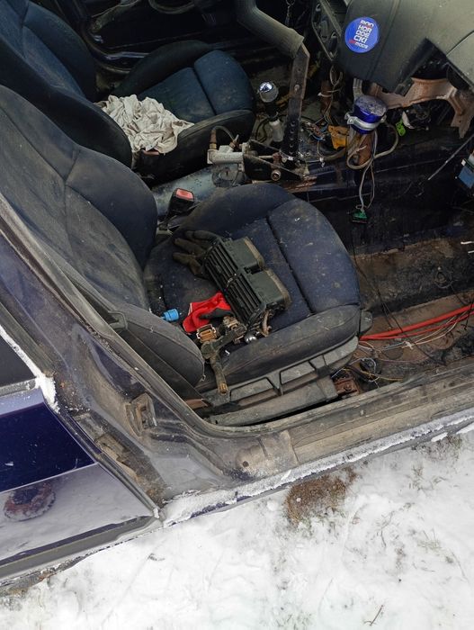 BMW E36 328i sedan gruz