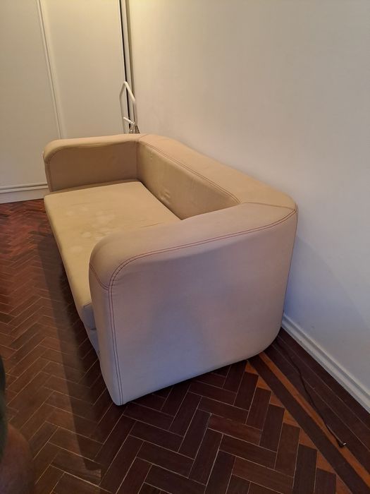 Sofá-cama bege 3 lugares – confortável e funcional
