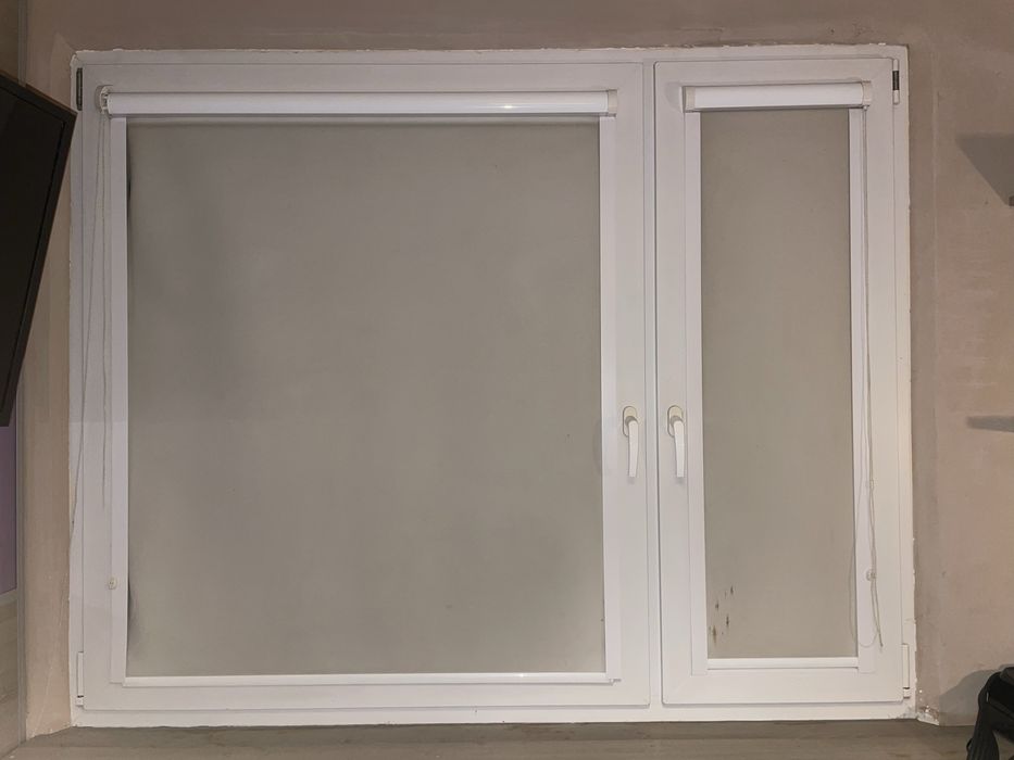 Okno z roletami, skrzydło okienne